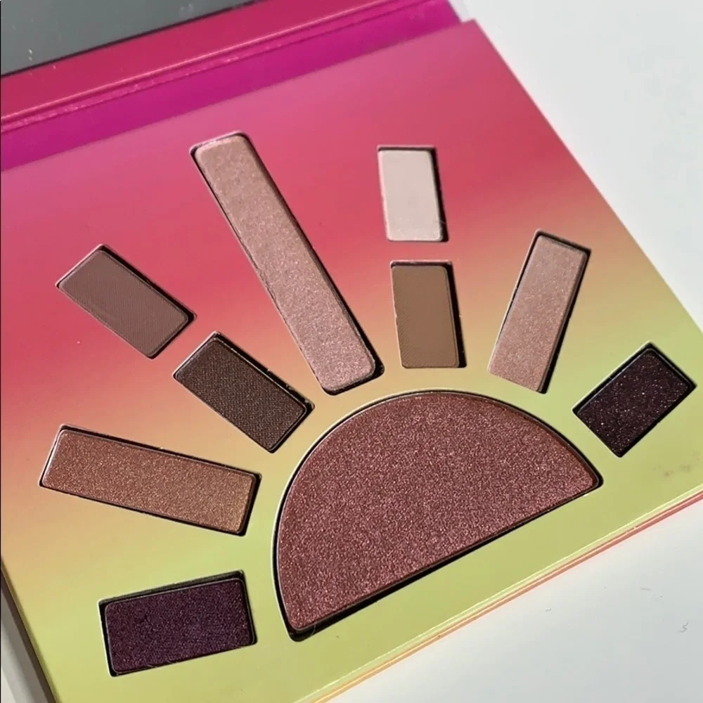 Brand New Beauty by Popsugar Twilight Eye Shadow Palette sunrise neutral